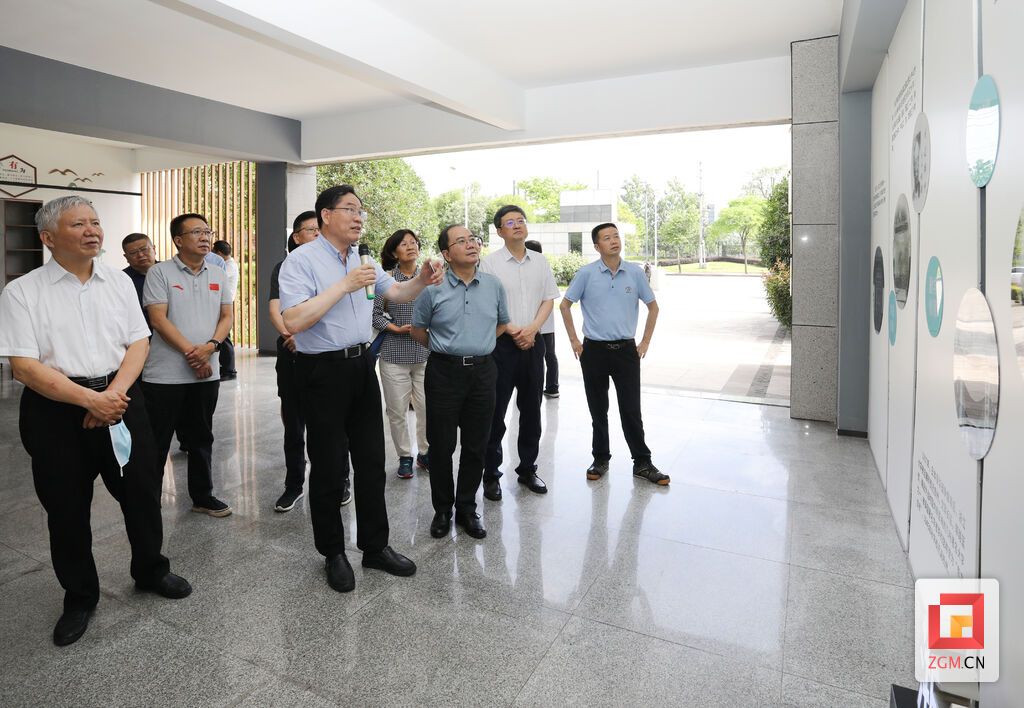 市政協(xié)主席王猛陪同重慶市政協(xié)副主席吳剛調(diào)研浙江大學(xué)自貢創(chuàng)新中心.JPG