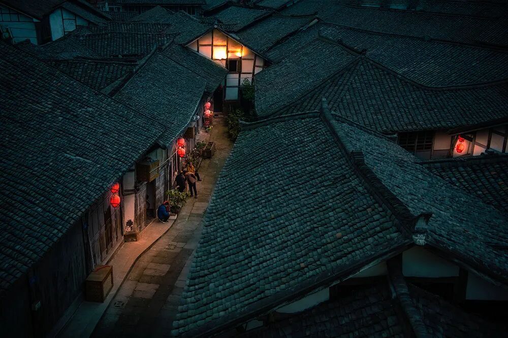 《古鎮(zhèn)趣事》羅建偉