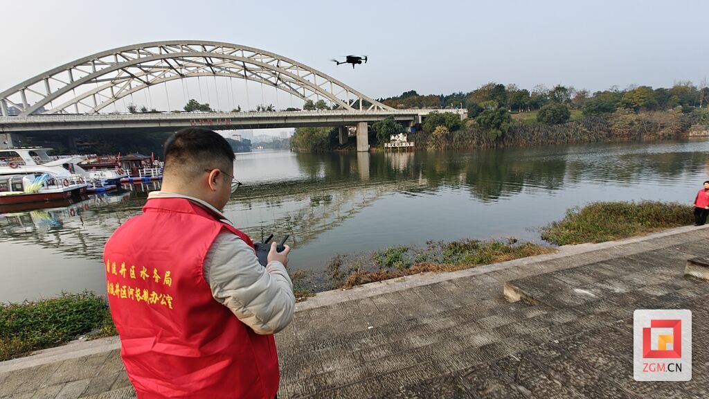 无人机航拍河道情况.jpg
