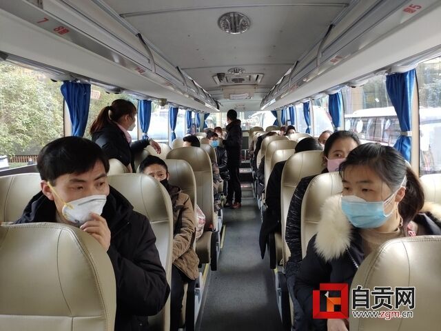 分散就座.jpg