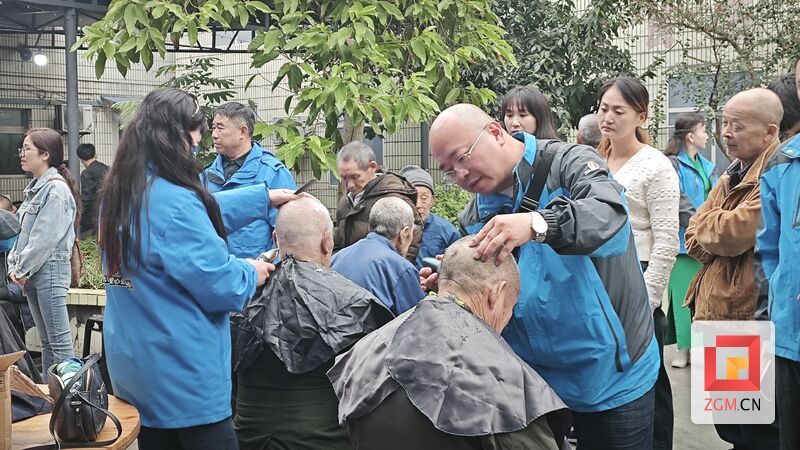 富顺县永年镇开展“孝满永年 德润人心”重阳志愿服务活动（2）.jpg