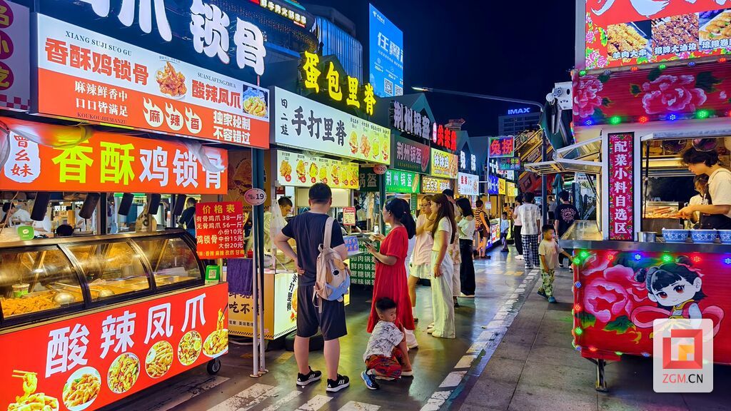 华商2期华彩市集热闹非凡 记者罗祥瑞摄.jpg