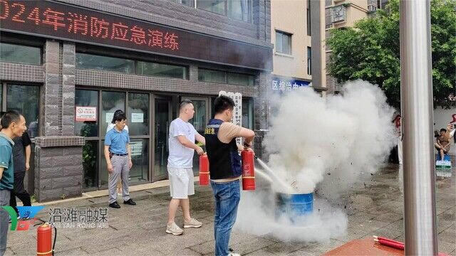 網(wǎng)格員參與消防演練 (2).jpg