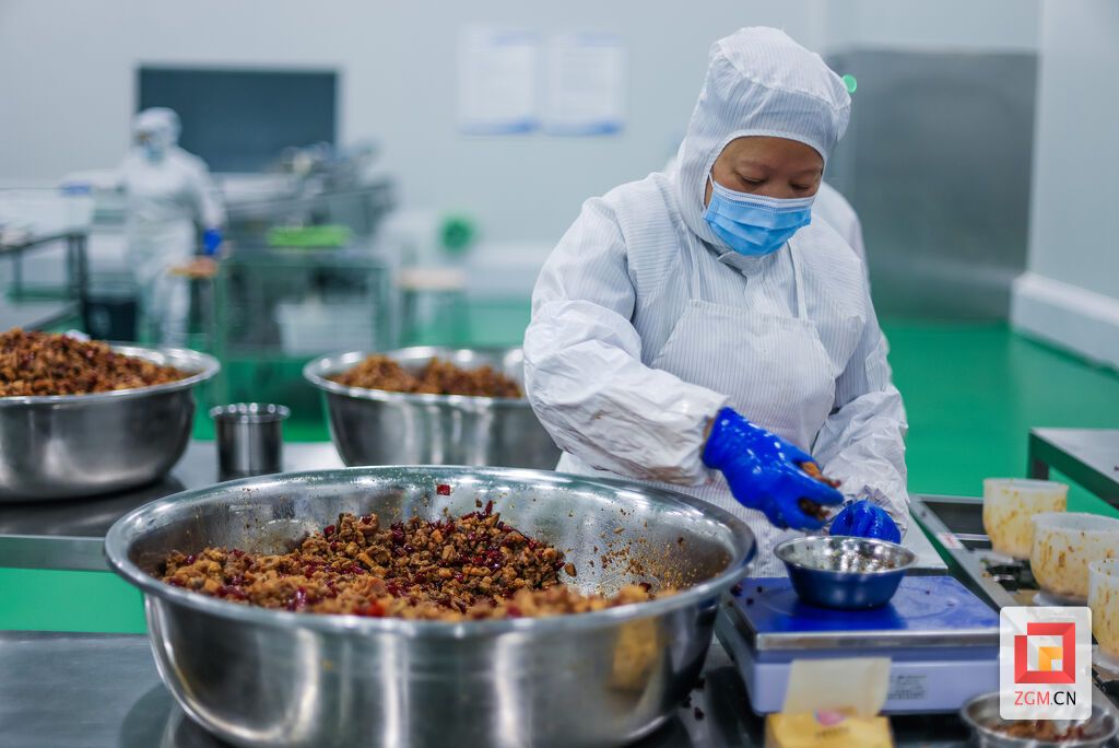 谭八爷 记者 宋姿熠 摄 (2).jpg