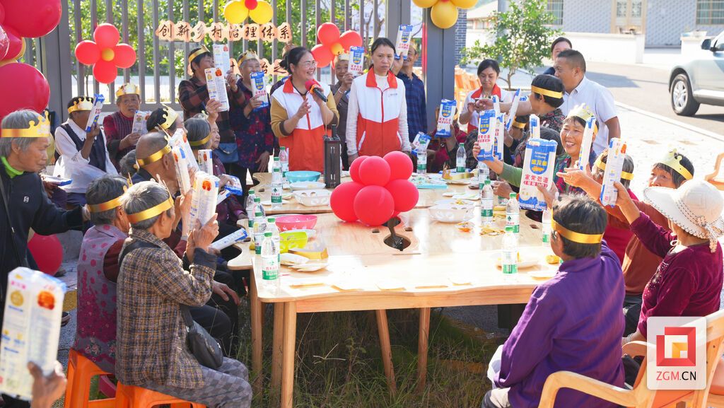 橘乡小院老年人集体生日会.JPG
