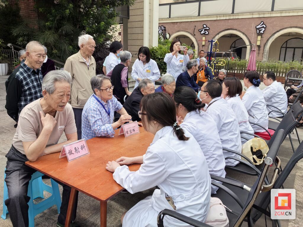 “科普同襄行 智启健康路”科普活动现场13.jpg
