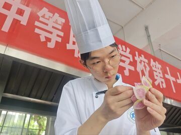 不一样的高考：17岁学子凭“青椒土豆丝”出圈