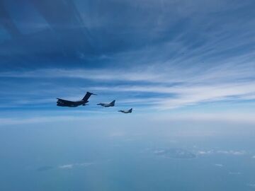 视频丨蓝天“多面手” 歼-10仍是体系作战中的“黄金拼图”