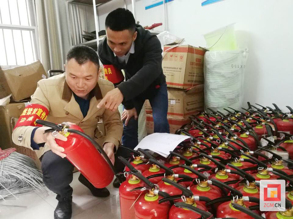检验灭火器材.jpg