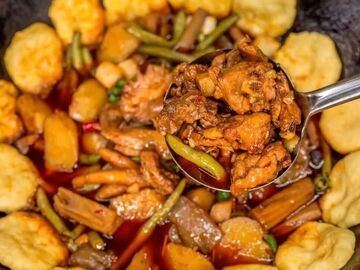 大巴山深处，有能产“凤凰蛋”的黑鸡