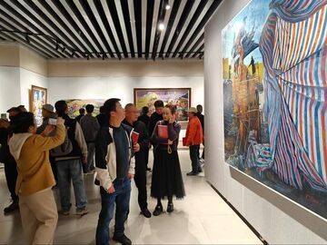 自贡首个个人彩灯艺术作品展：以画笔为灯 照见“造梦人”