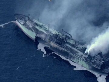 俄称乌克兰无人艇在地中海袭击俄天然气运输船