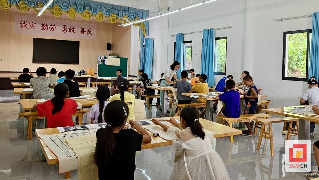 新學(xué)期的彥霖公益書法課堂.jpg