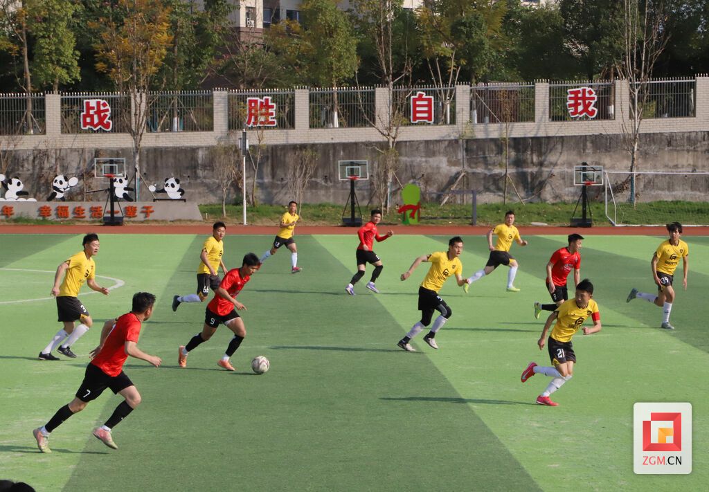 奔跑 记者 陈凡逸 摄.JPG