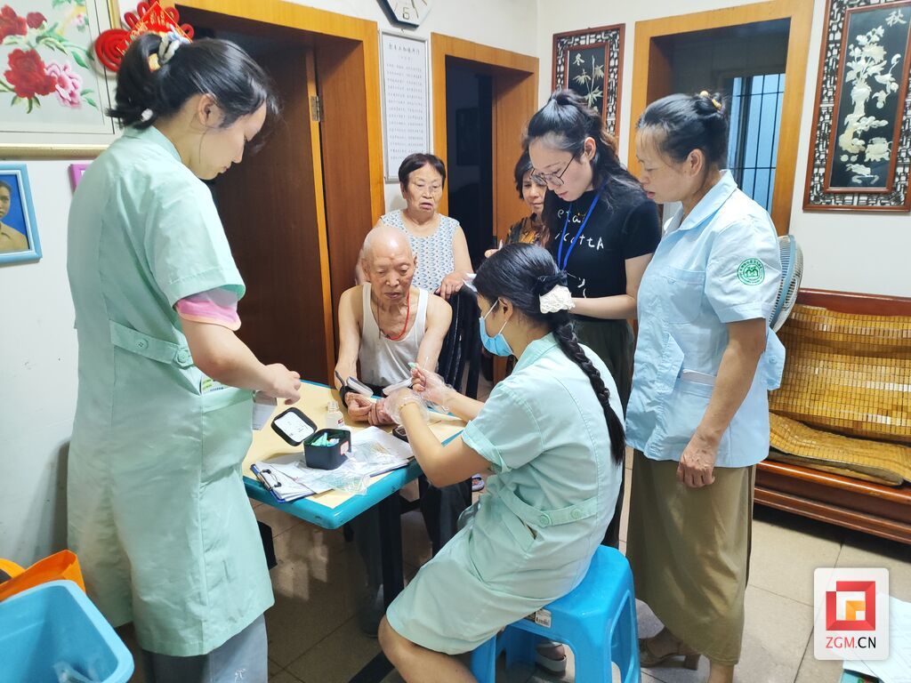 入户开展健康检查(建议1).jpg