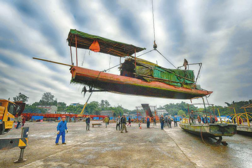 2019年12月，泸州市江阳区邻玉街道进行渔船拆除工作。 何海洋  摄