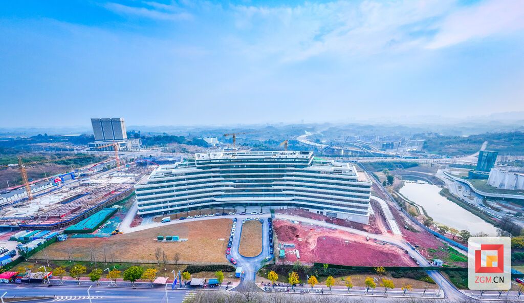 釜溪奔流，科创中心静立，即是地标也是未来  记者 宋姿熠 摄.jpg