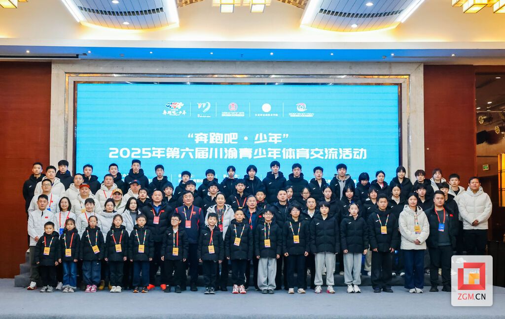 参加人员合影 记者 宋姿熠 摄.jpg