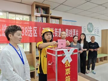直击选举现场｜自贡：222.5万余名选民投下庄严神圣一票