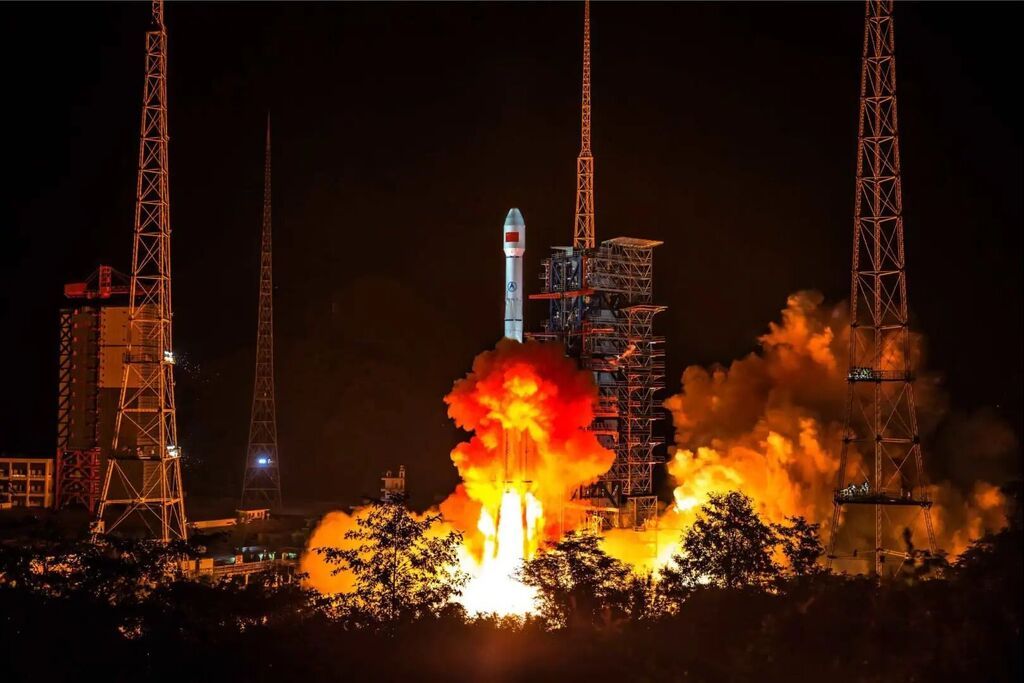 卫星发射.jpg
