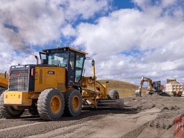 海拔3500米高原攻坚 西成铁路5标路基桥梁完工率达95%