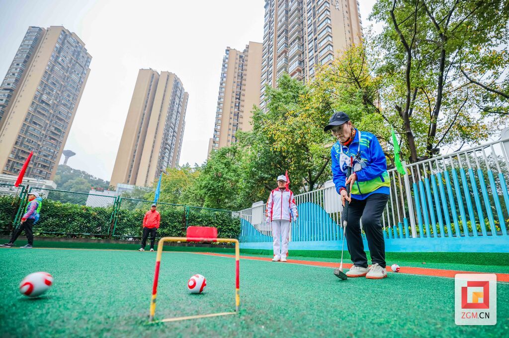 聚精会神 记者 宋姿熠 摄.jpg