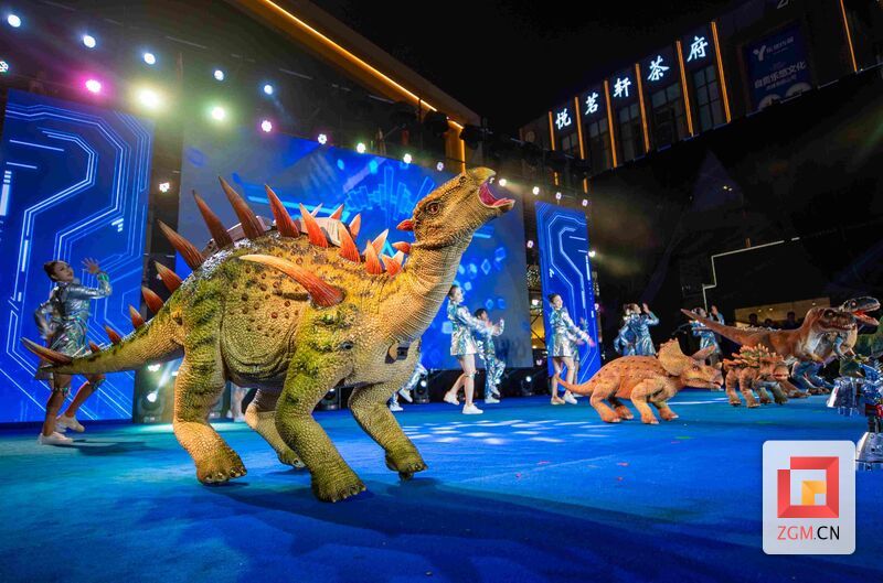 智能仿真恐龙在第四届自贡国际恐龙文化旅游节全球首发.jpeg