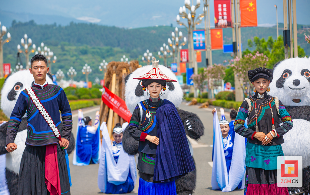 “非遗里的凉山” 巡游。.png