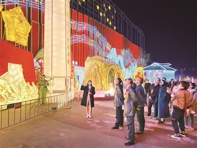 “百年辉煌”党史讲解服务团志愿者进行宣讲