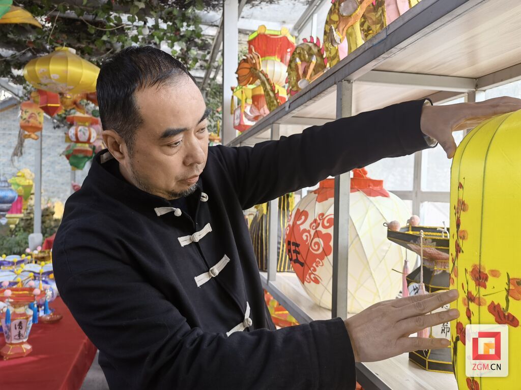 万松涛-灯笼画册图.jpg