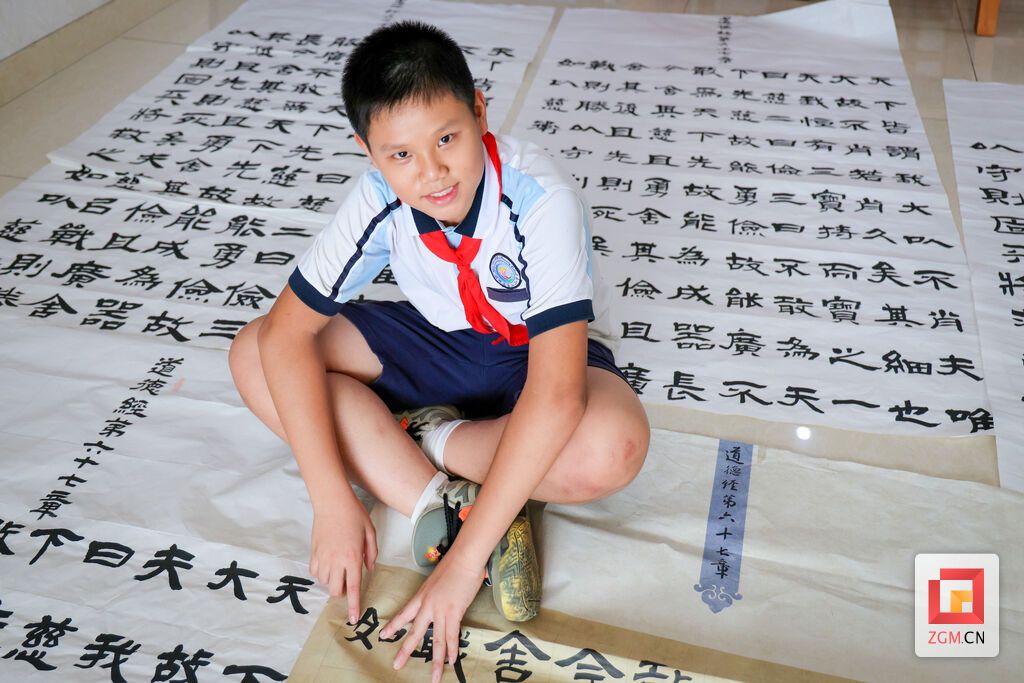 勤学苦练的舒铄 记者 周馨钰 摄.jpg