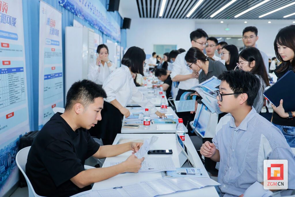 知名高校行——走进中南大学专场招聘会.jpg