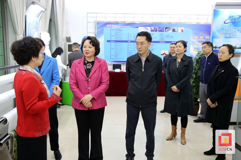 杨娟一行参观中昊晨光化工研究院有限公司荣誉厅