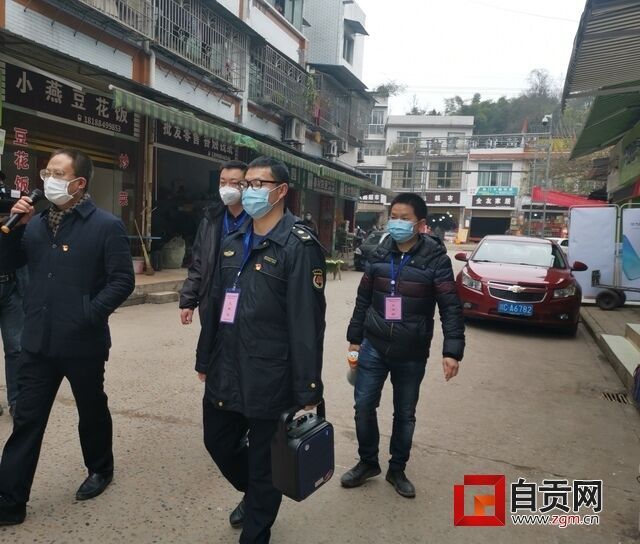 巡回宣传疫情防控知识.jpg