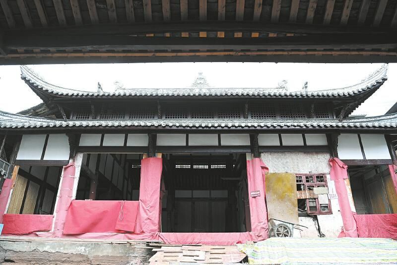 修繕中的肅王廟，“八百壯士”當(dāng)年在這里整隊(duì)出發(fā)，奔赴抗日前線。