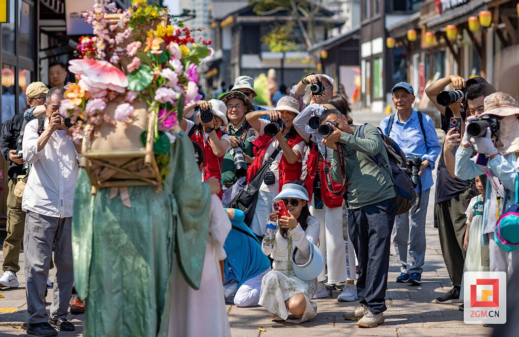 拍者云集 记者 叶卫东 摄.jpg