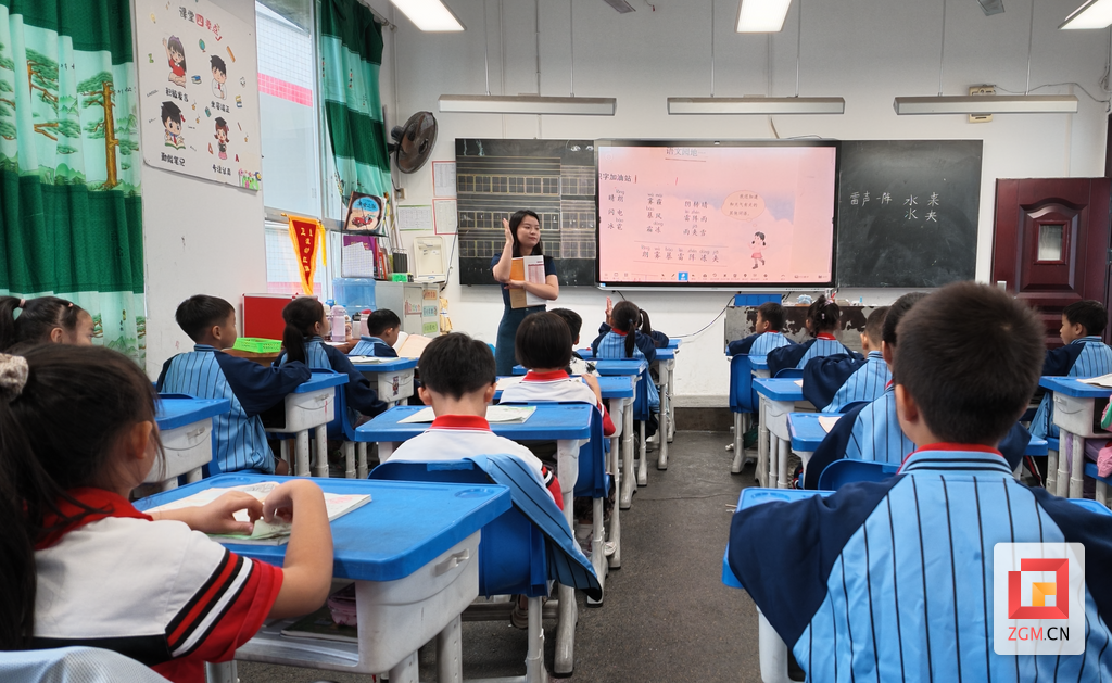 刘雨婷在教学中.png