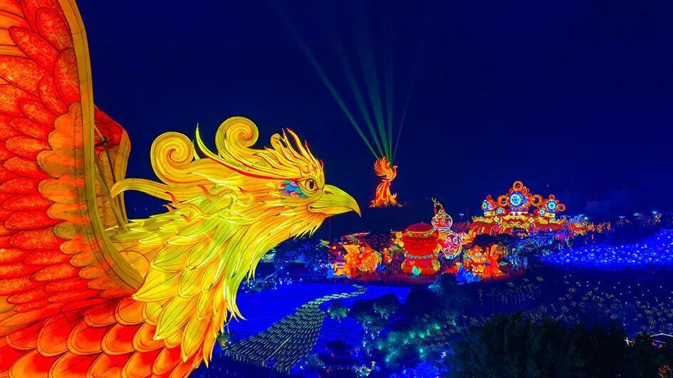 《鹏鸟翱翔》灯组 记者 叶卫东 摄.jpg