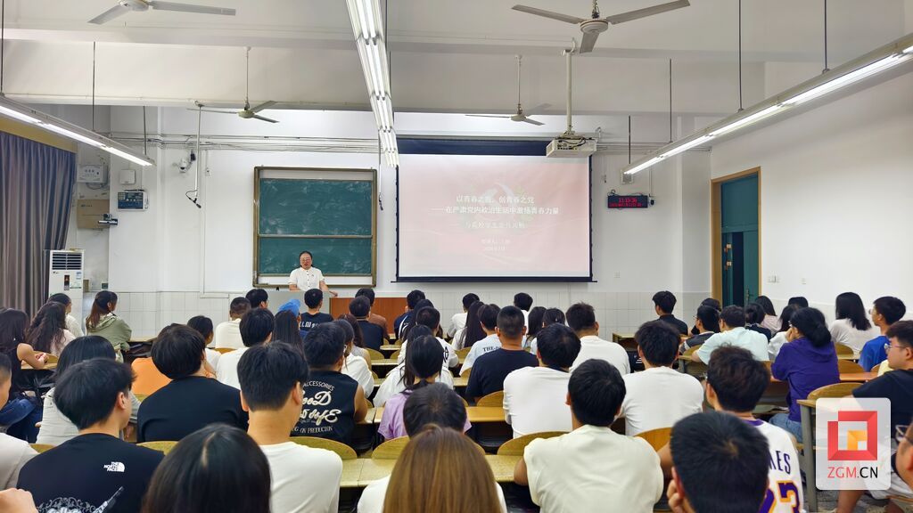 老师为学生授课 记者 罗祥瑞 摄.jpg