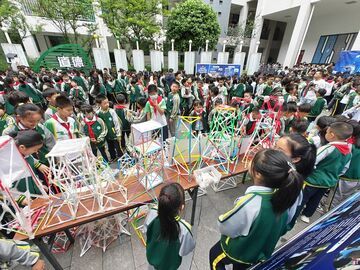 自贡市蜀光绿盛实验学校掀起科创热潮