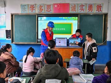 国网自贡供电公司：志愿服务进乡村 安全用电第一课护航成长