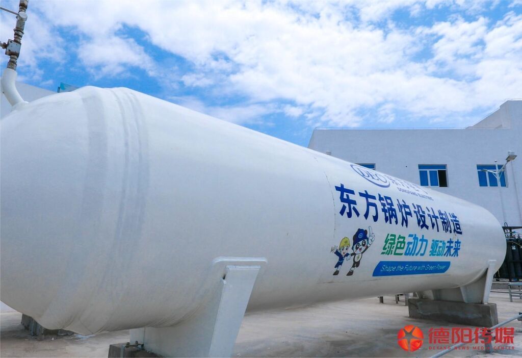 东方锅炉自主研发四川首套站用储氢容器.jpg