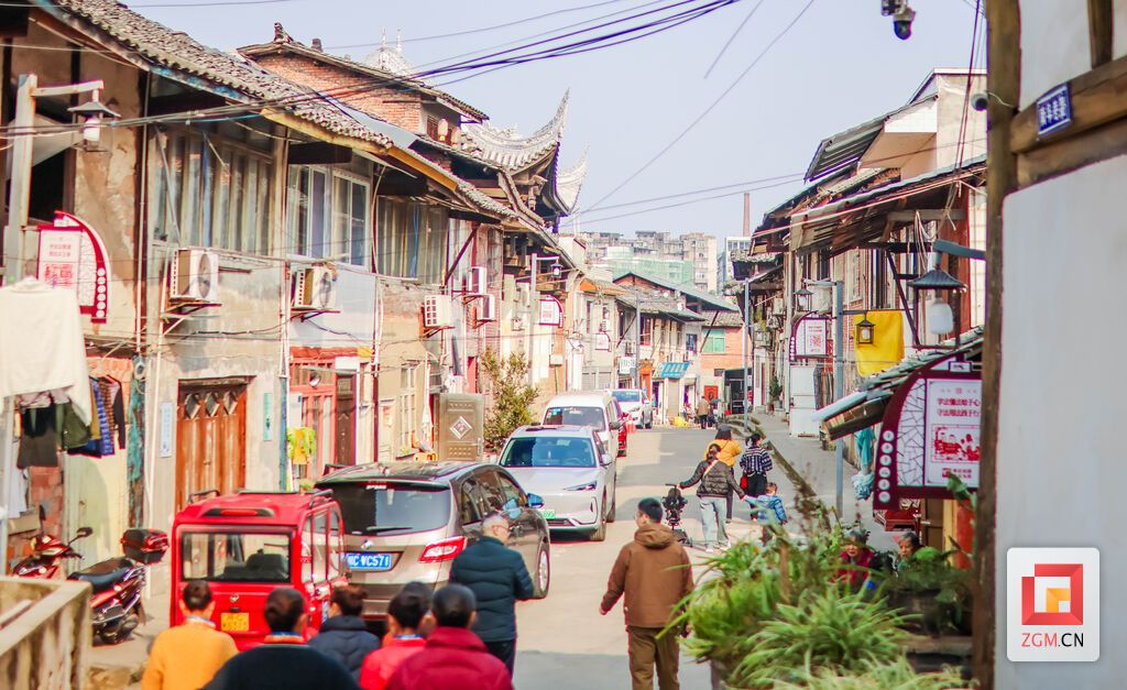 阳光正好 老街正闹 记者 宋姿熠 摄4.jpg