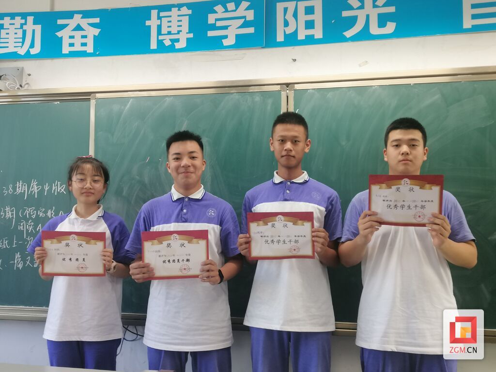 左三為方昱恒同學(xué)