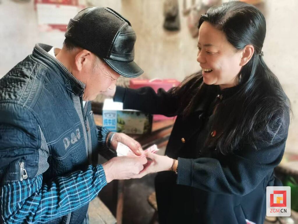 慰问孤寡老人.jpg