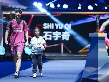 石宇奇首夺羽毛球亚锦赛男单冠军