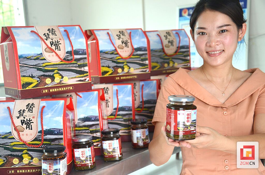 第一书记林玲代言辣椒酱产品