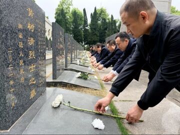 清明小长假，四川31.8万余人次走进烈士纪念设施缅怀英烈