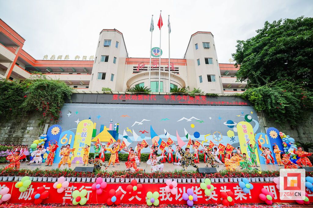 富顺华英实验学校庆六一文艺汇演.jpg