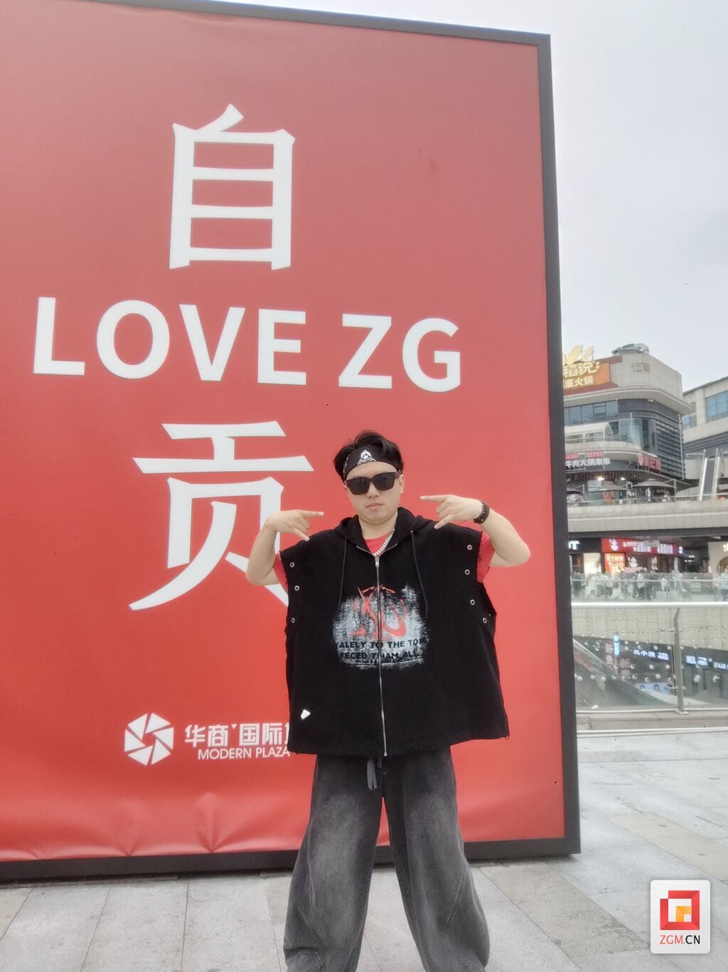 毛叶山在自贡华商国际城留念.jpg